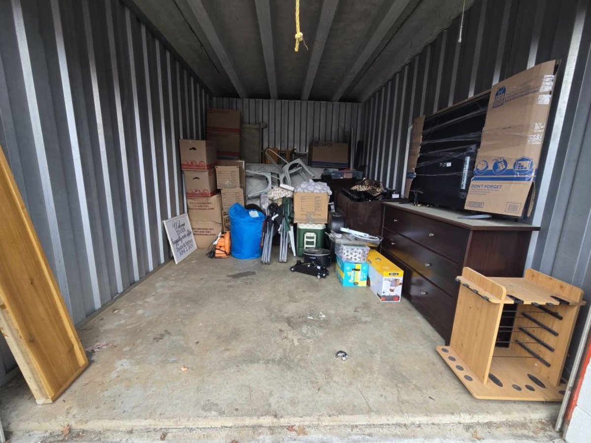10 x 15 storage unit in Germantown, MD