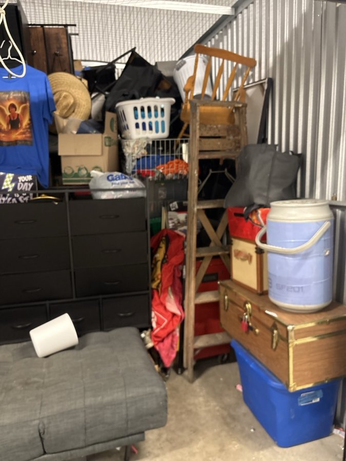 10 x 10 storage unit in Hobart, IN