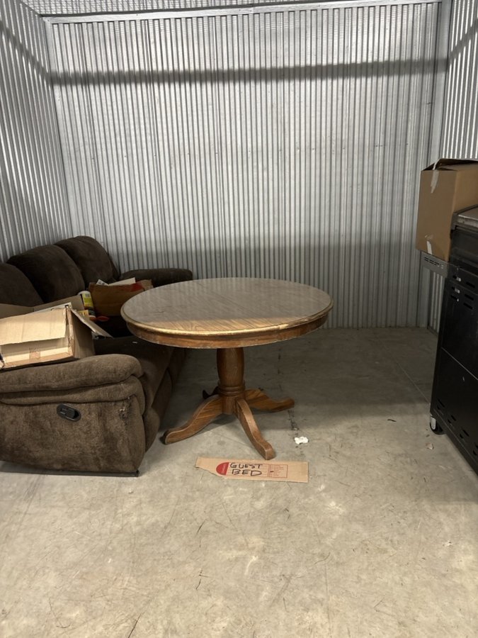 10 x 10 storage unit in Hobart, IN