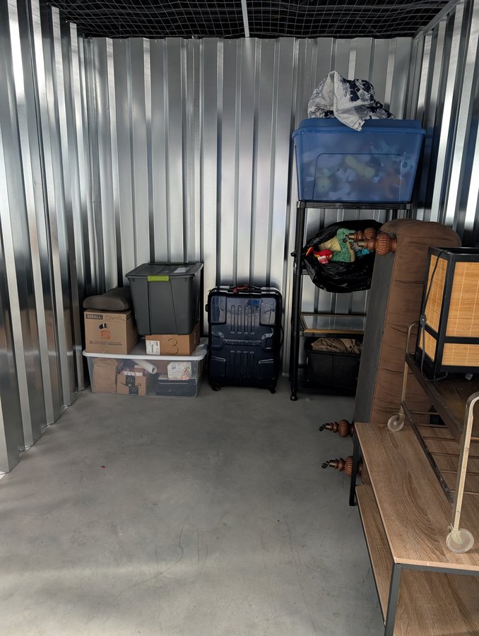 8 x 9 storage unit in Nashua, NH
