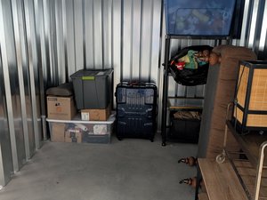 8 x 9 unit in Nashua