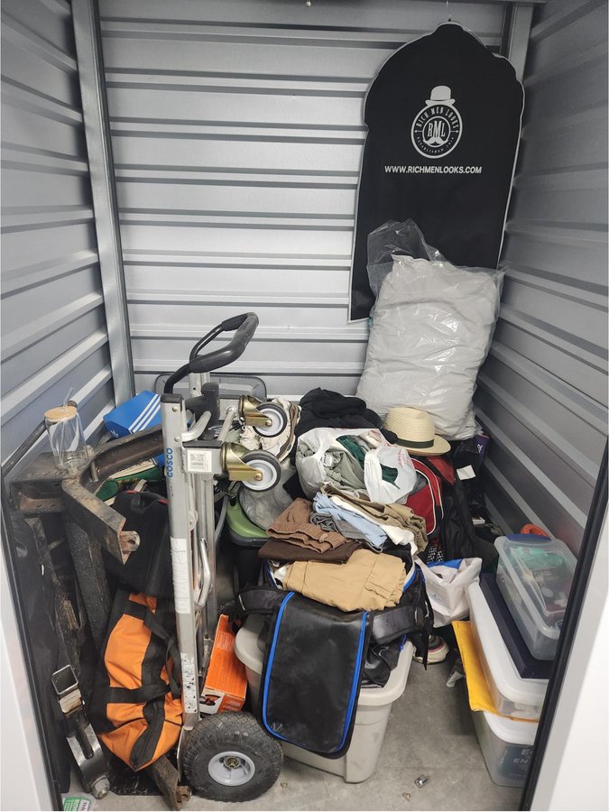 5 x 5 storage unit in Reseda, CA