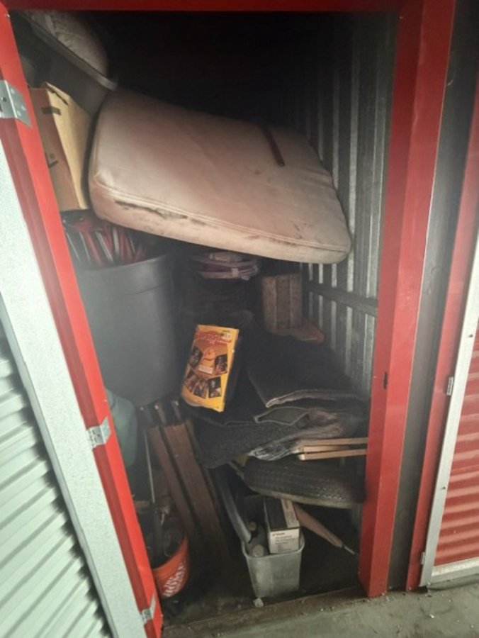 4 x 8 storage unit in Sacramento, CA