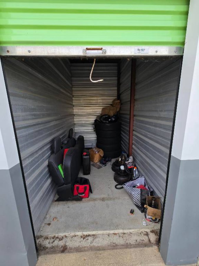 5 x 10 storage unit in Naperville, IL