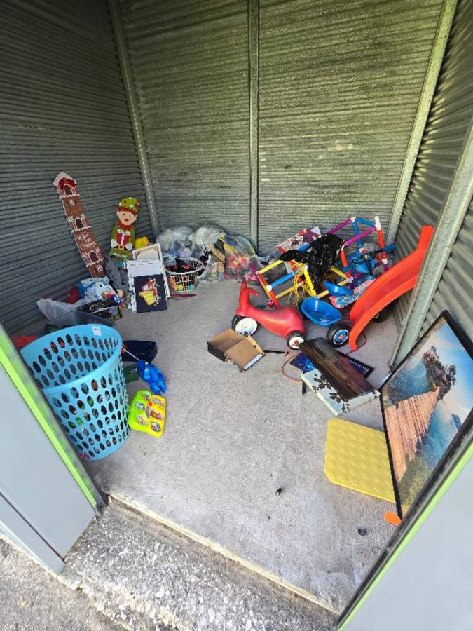 10 x 10 storage unit in Baytown, TX