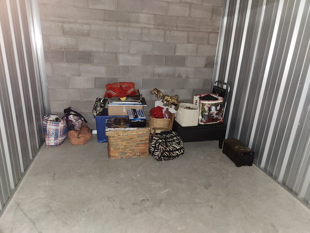 10 x 10 storage unit in Louisville, KY