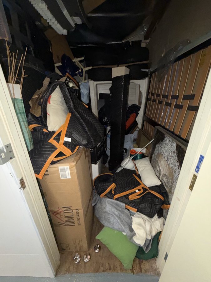 10 x 10 storage unit in Ventura, CA