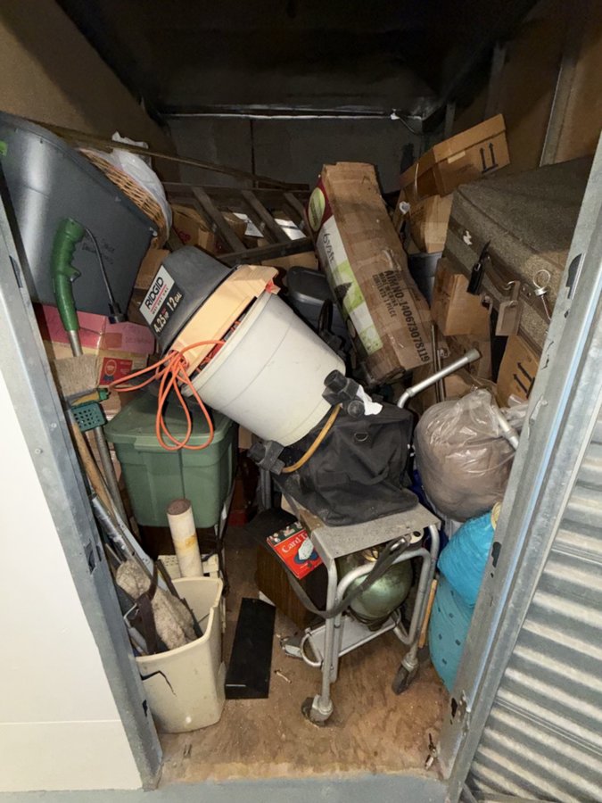 7 x 10 storage unit in Ventura, CA