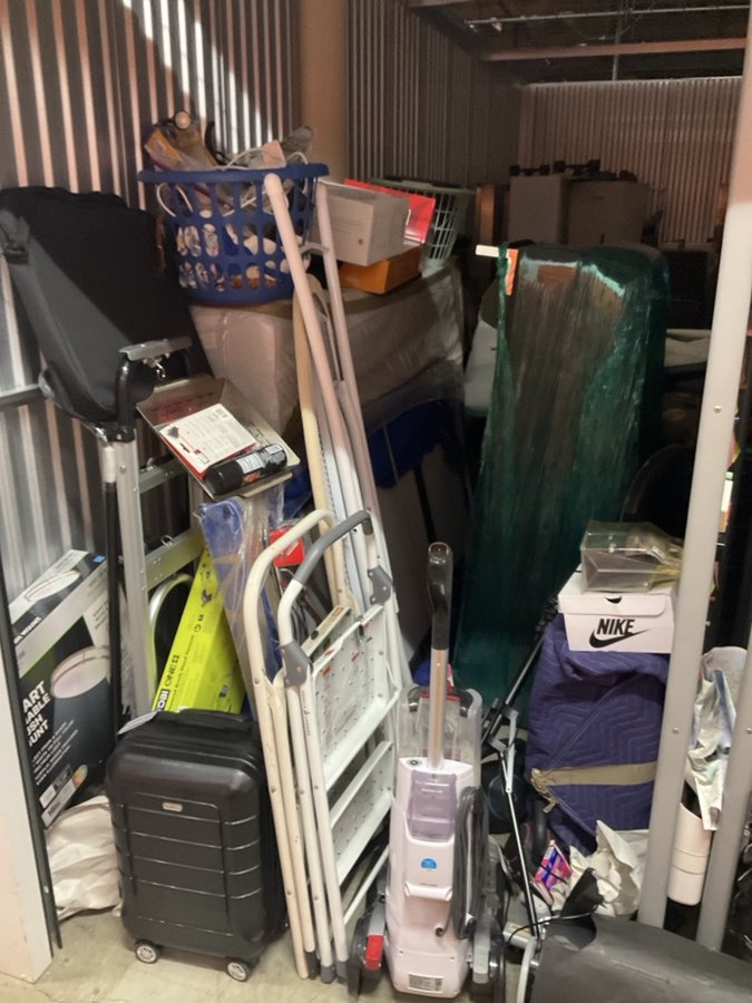 10 x 20 storage unit in Irvine, CA