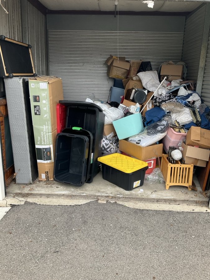 10 x 10 storage unit in Trenton, MI
