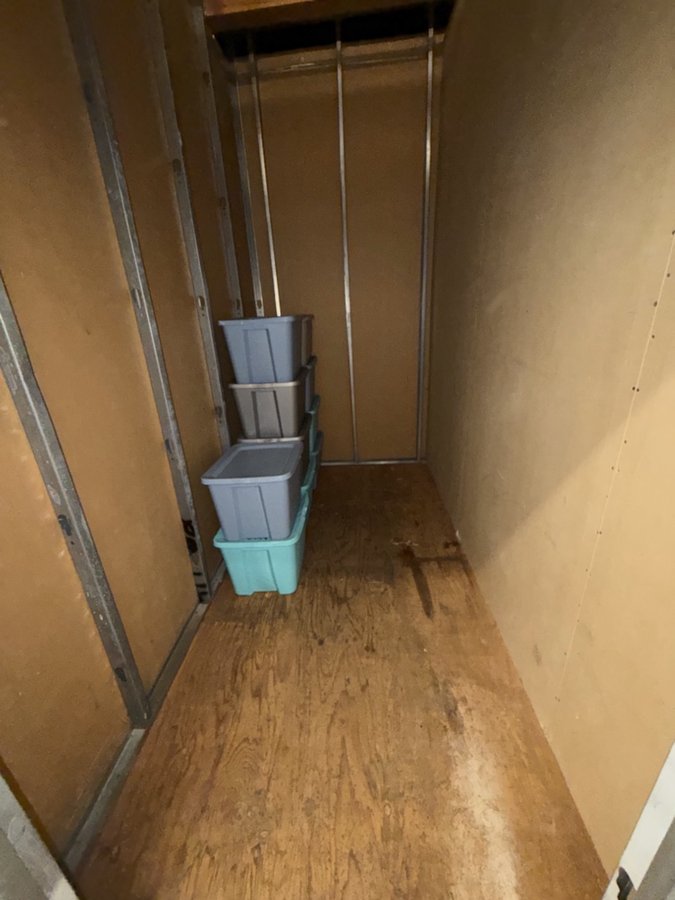 5 x 10 storage unit in Ventura, CA