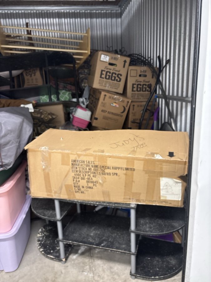 10 x 10 storage unit in Hobart, IN