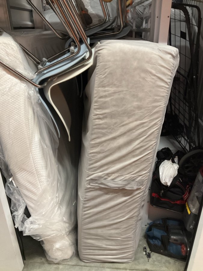 5 x 10 storage unit in Irvine, CA
