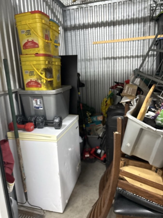 7 x 10 storage unit in Hobart, IN