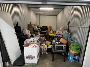 10 x 20 storage unit in South Gate, CA