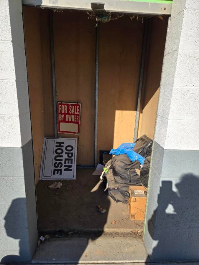 5 x 5 storage unit in Riverside, CA