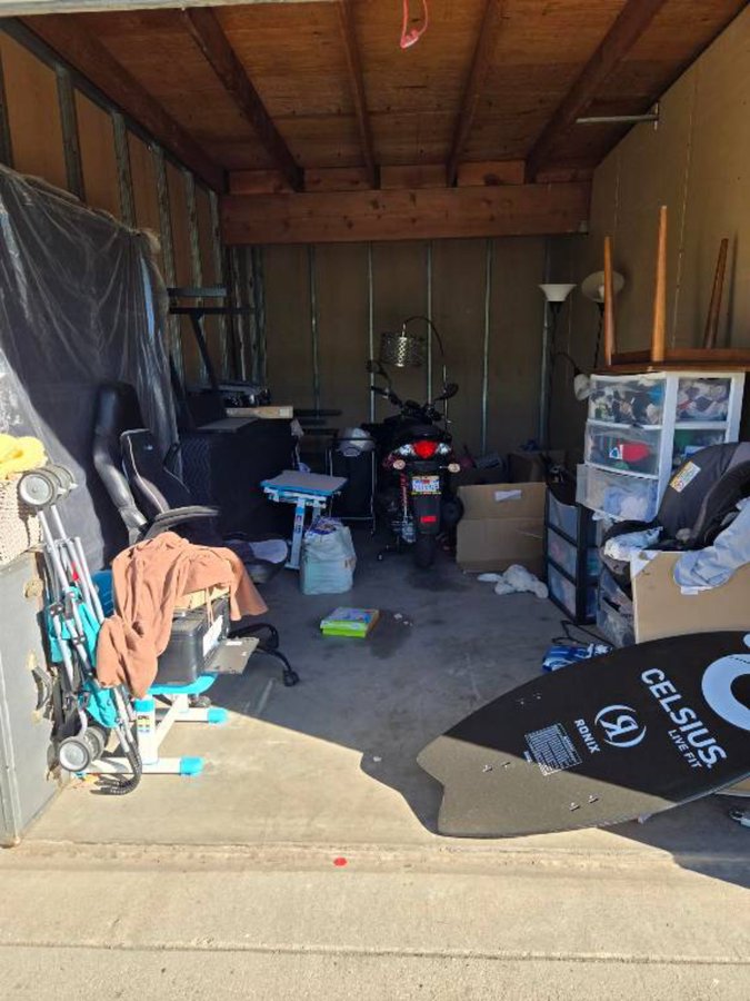 10 x 20 storage unit in Riverside, CA
