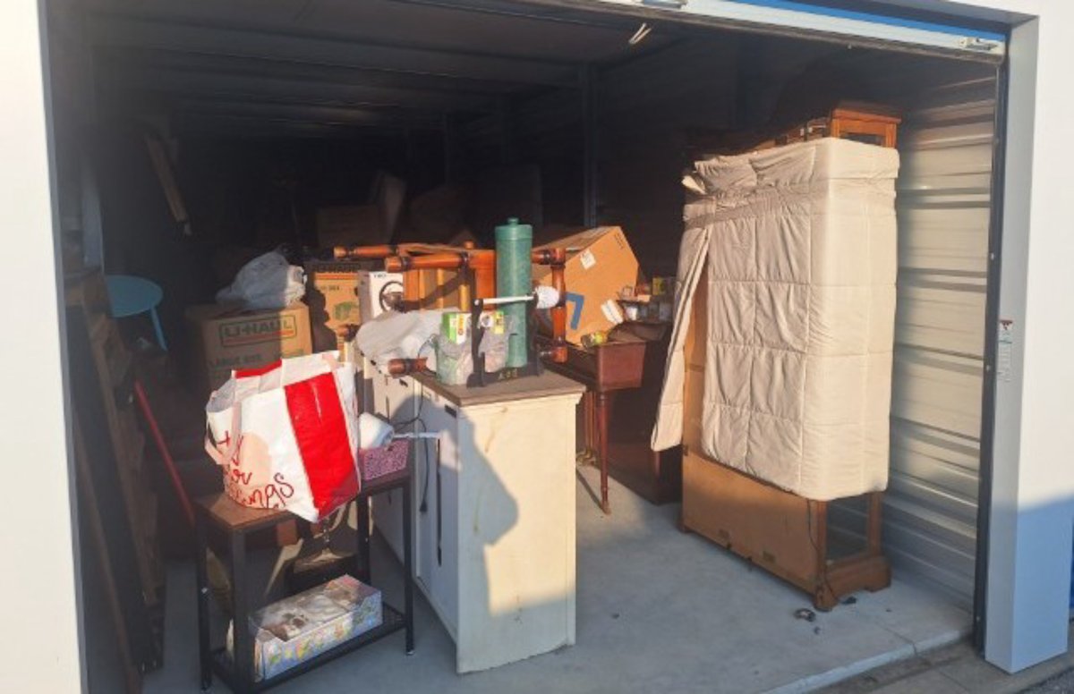 10 x 30 storage unit in Indianapolis, IN