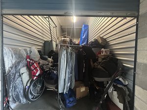10 x 30 storage unit in South Gate, CA