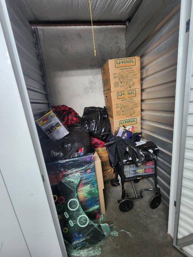 5 x 5 storage unit in Aurora, CO