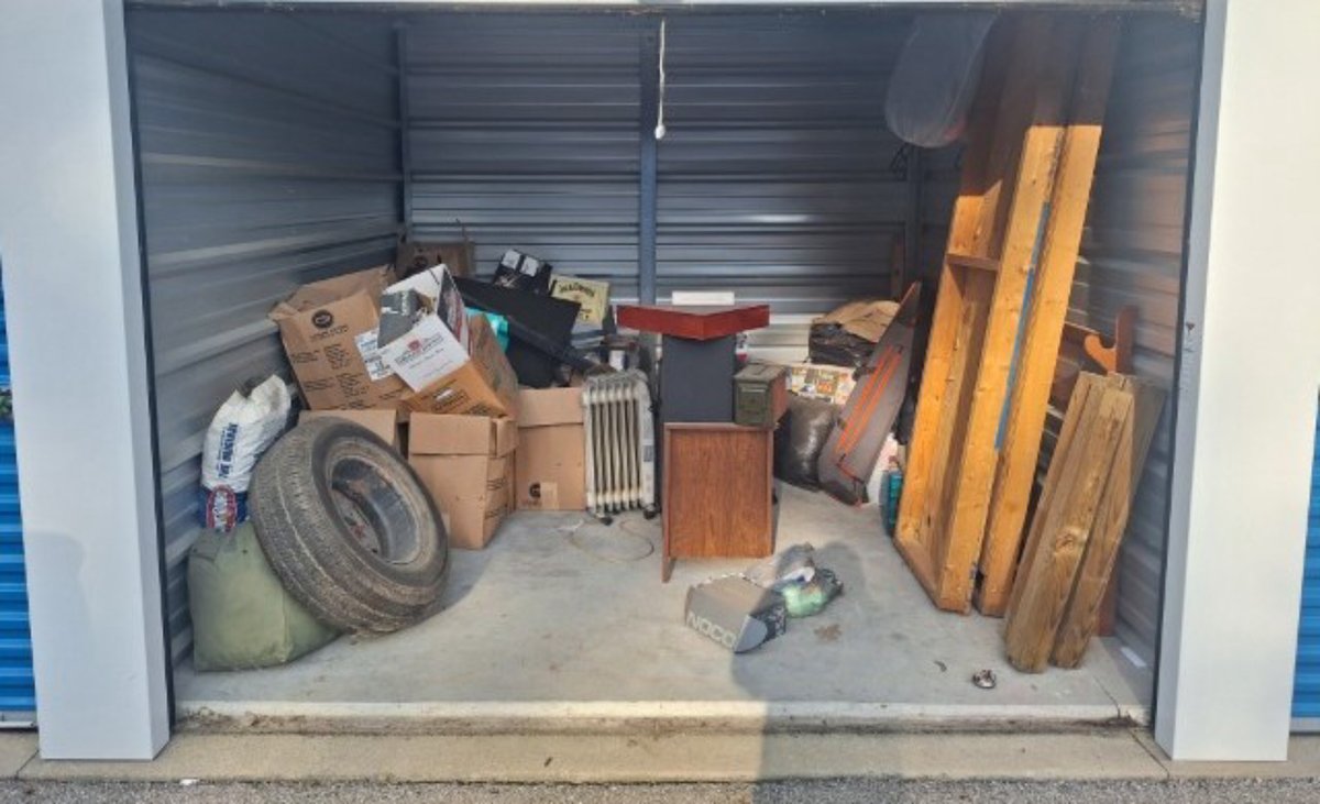 10 x 10 storage unit in Indianapolis, IN
