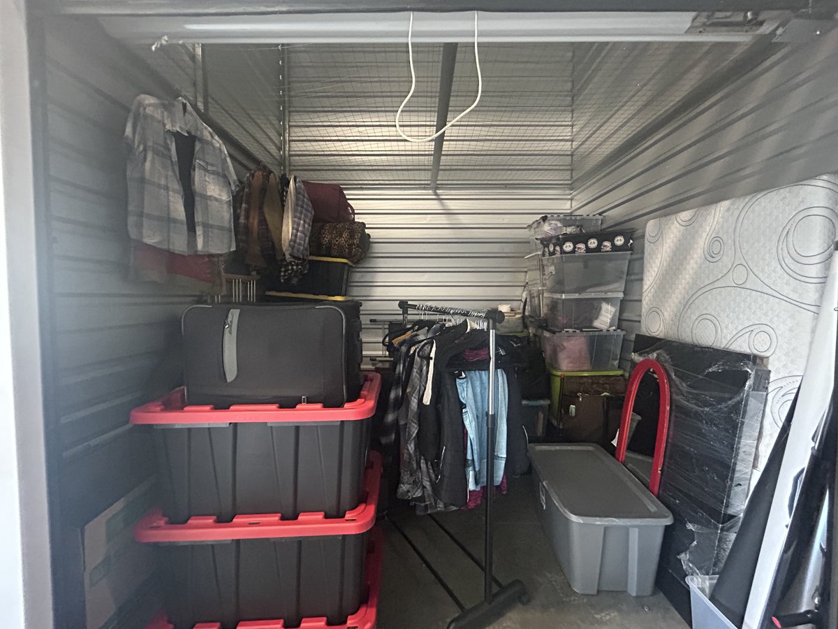 10 x 10 storage unit in South Gate, CA