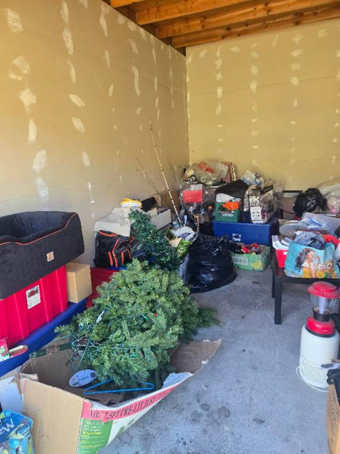10 x 20 storage unit in Oakland, CA