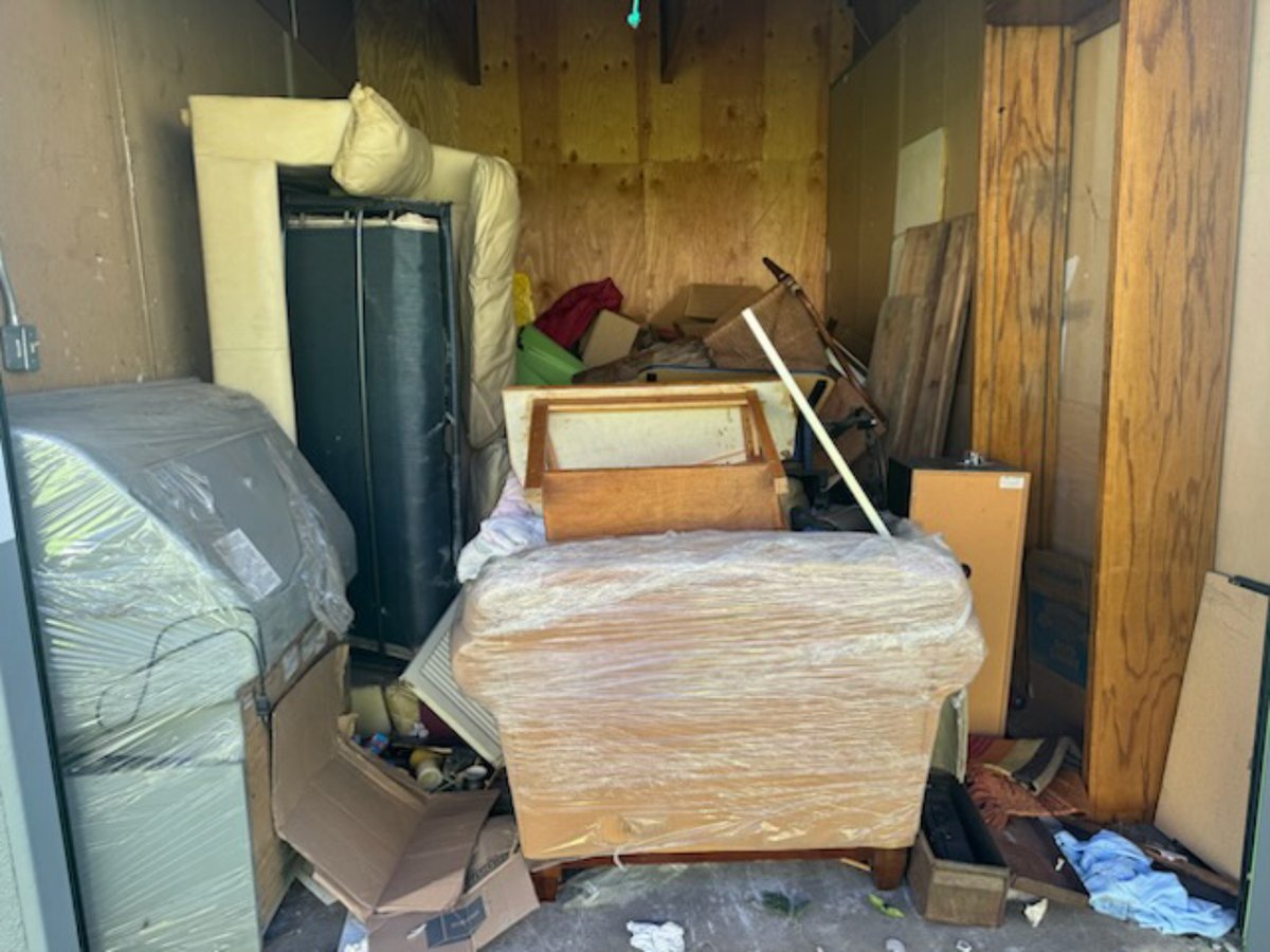 10 x 15 storage unit in Ventura, CA