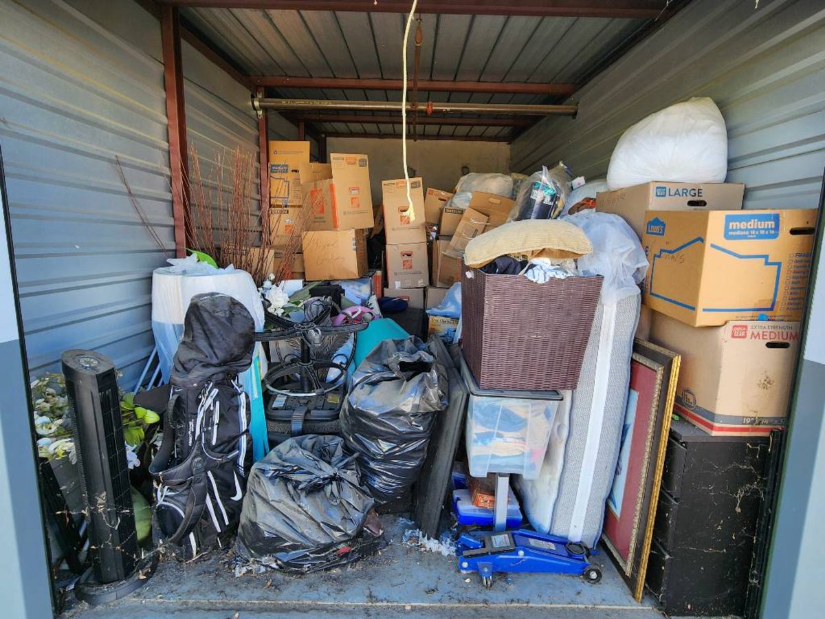 10 x 20 storage unit in Sacramento, CA
