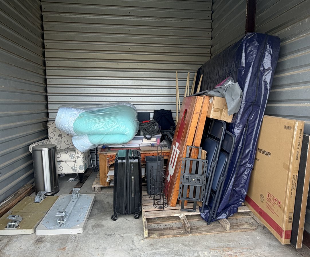 10 x 10 storage unit in Florence, TX