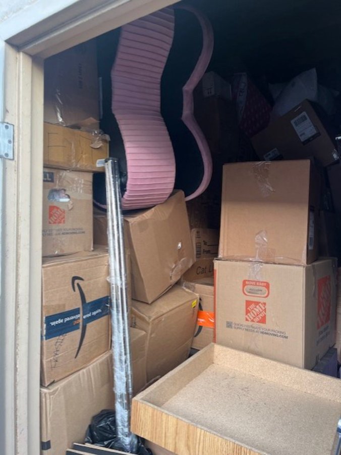 10 x 10 storage unit in Kent, WA