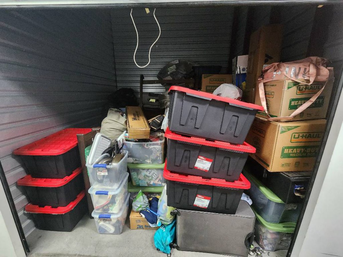 10 x 10 storage unit in Torrance, CA