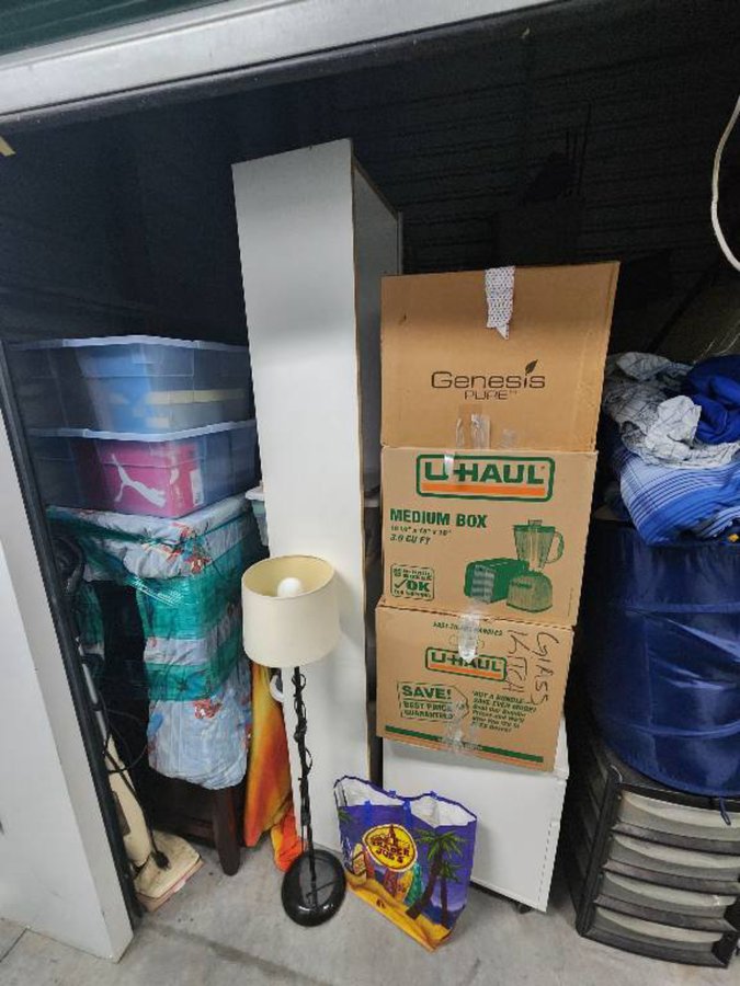 10 x 10 storage unit in Torrance, CA