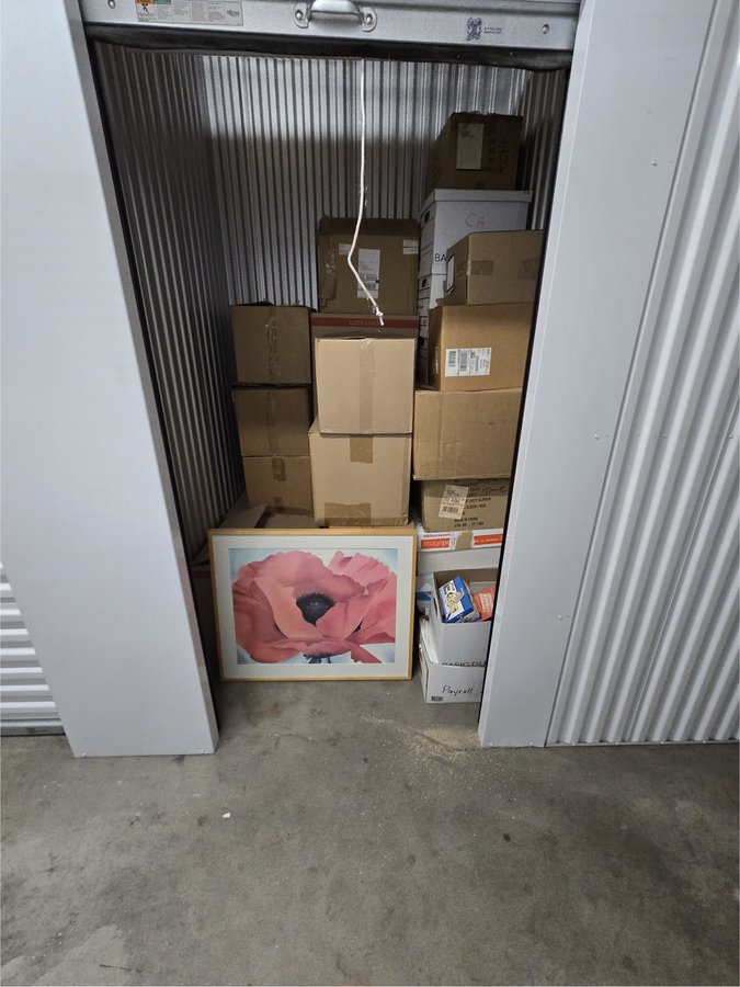 5 x 5 storage unit in Glendale, CA