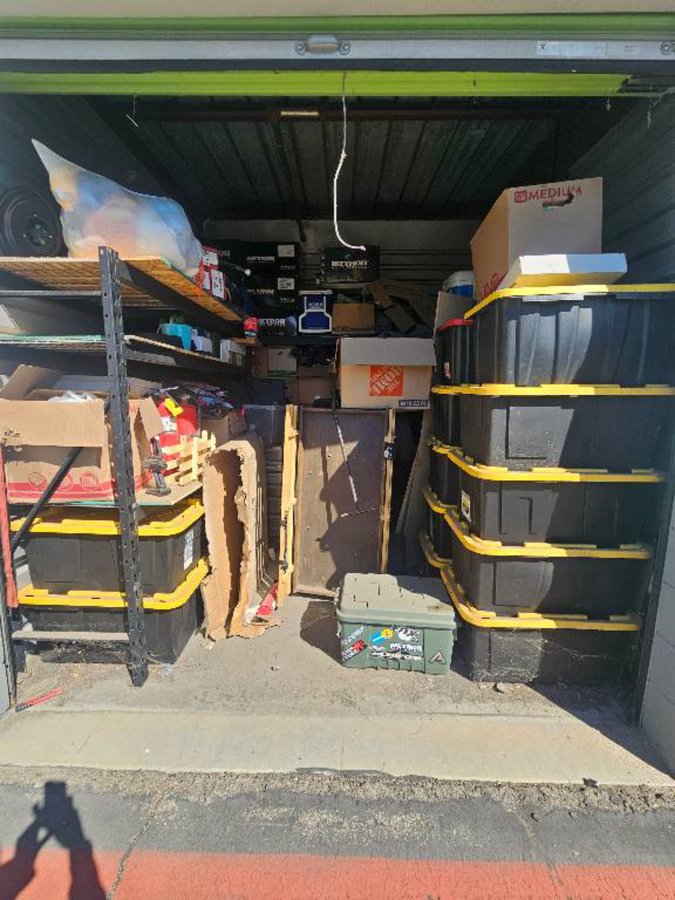 10 x 10 storage unit in Fontana, CA