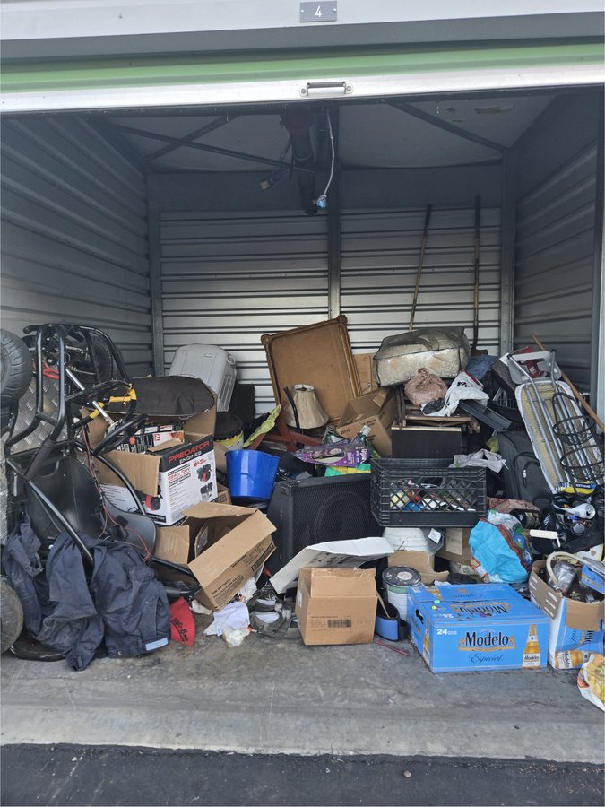 10 x 10 storage unit in Pico Rivera, CA