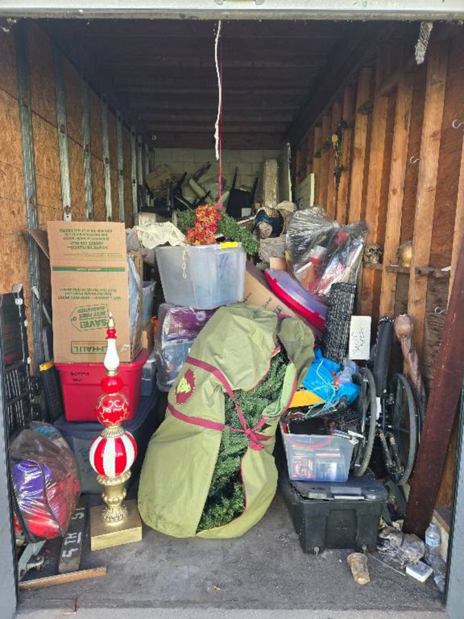 8 x 20 storage unit in San Dimas, CA