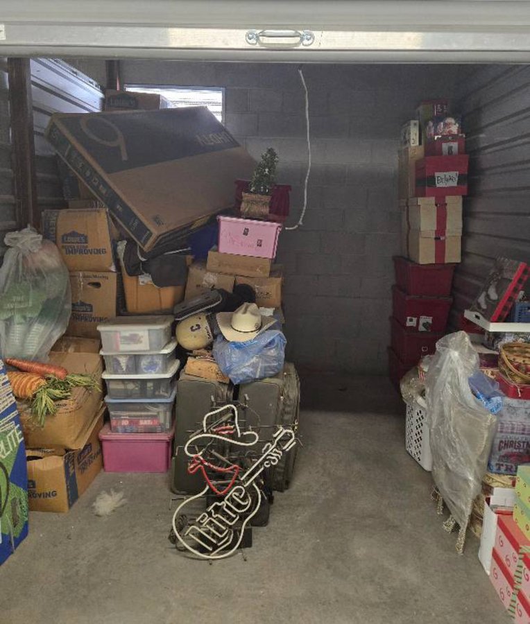 10 x 10 storage unit in Phoenix, AZ
