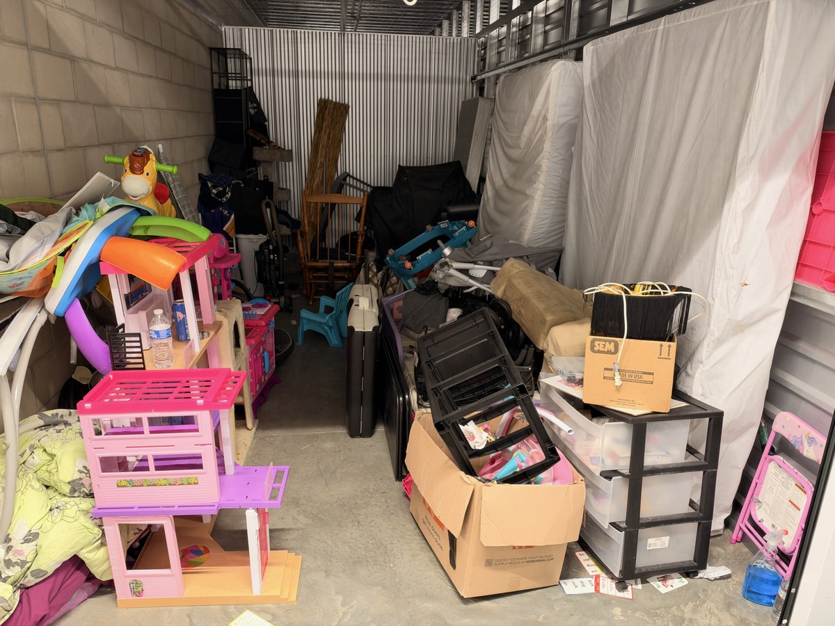 10 x 20 storage unit in Orange, CA
