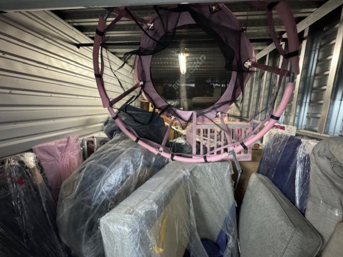 10 x 20 storage unit in Calabasas, CA