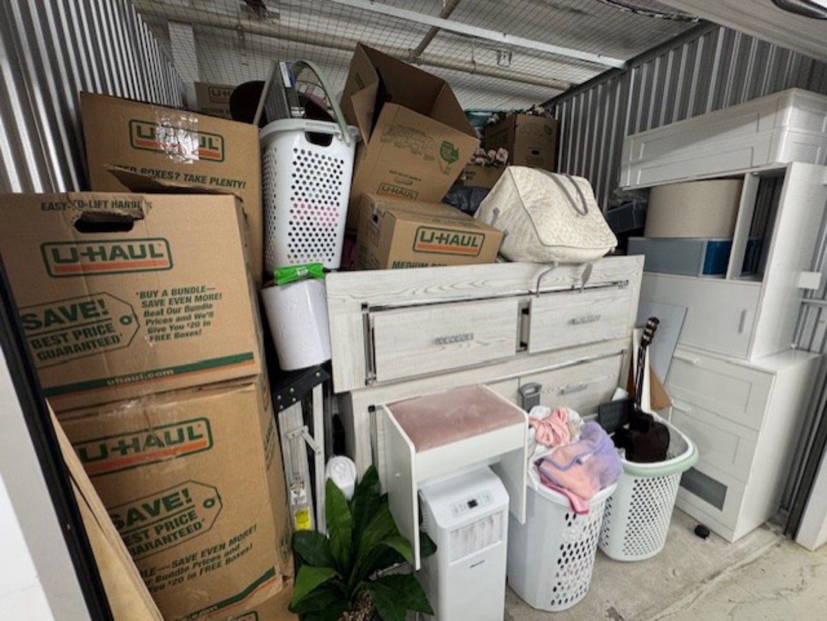 10 x 10 storage unit in Calabasas, CA