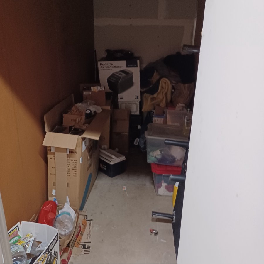 5 x 10 storage unit in Sacramento, CA