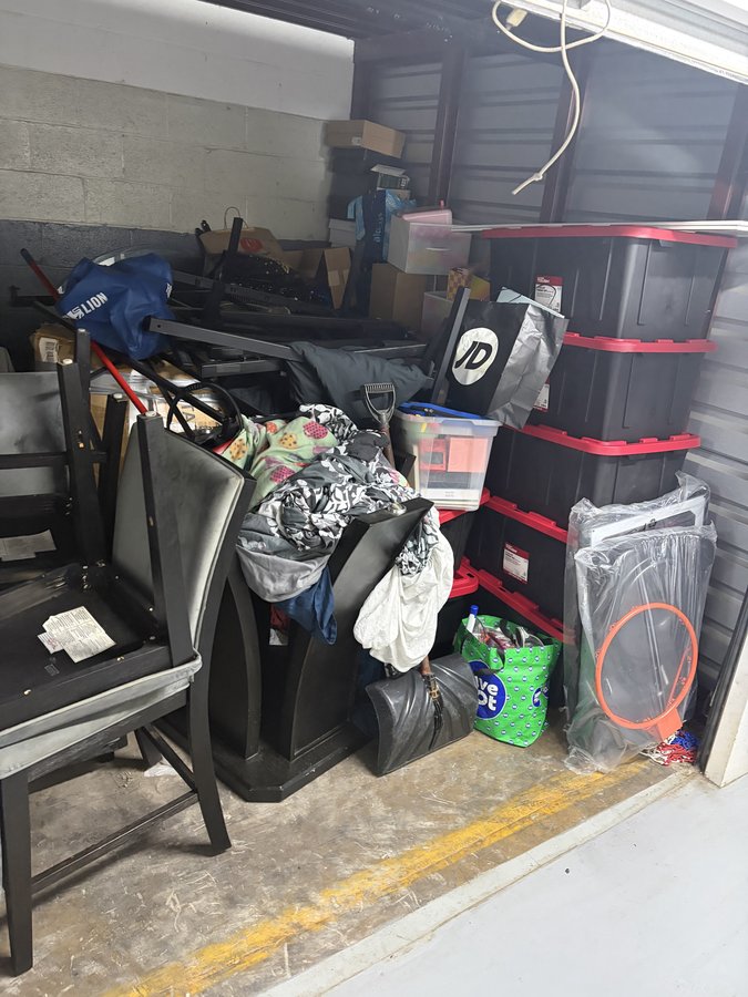10 x 10 storage unit in Baltimore, MD