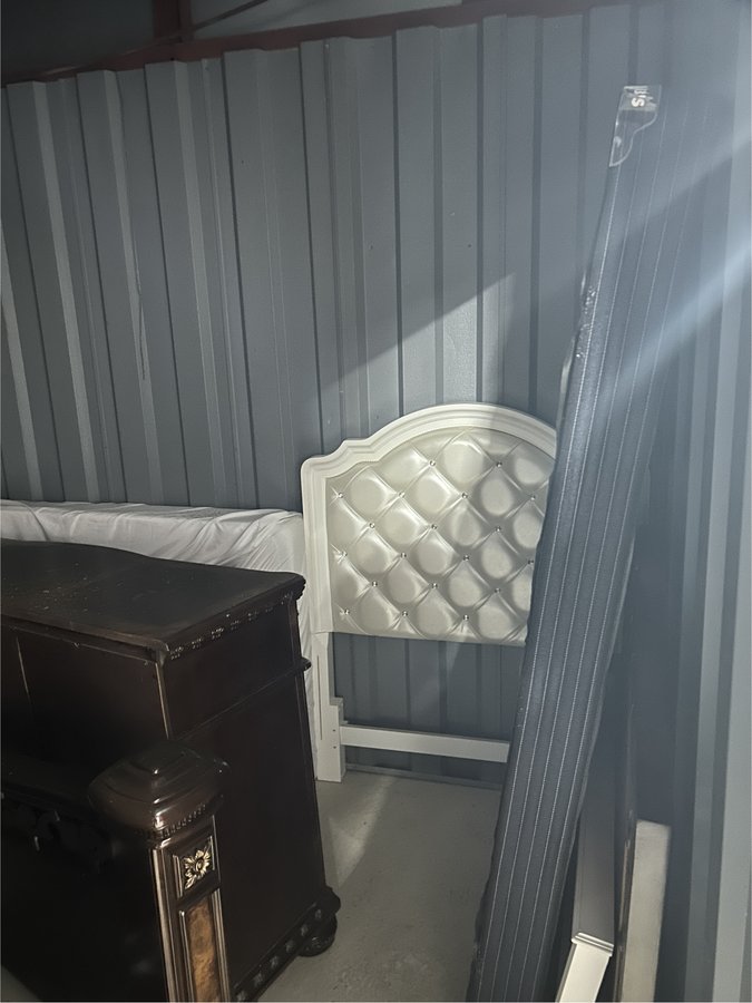 10 x 10 storage unit in Gaithersburg, MD