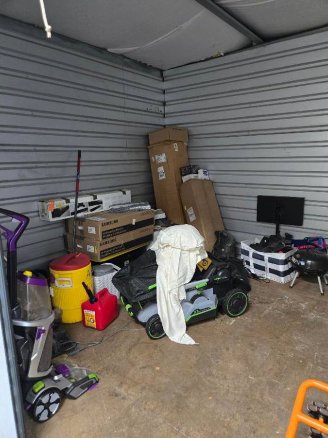 10 x 10 storage unit in Kapolei, HI