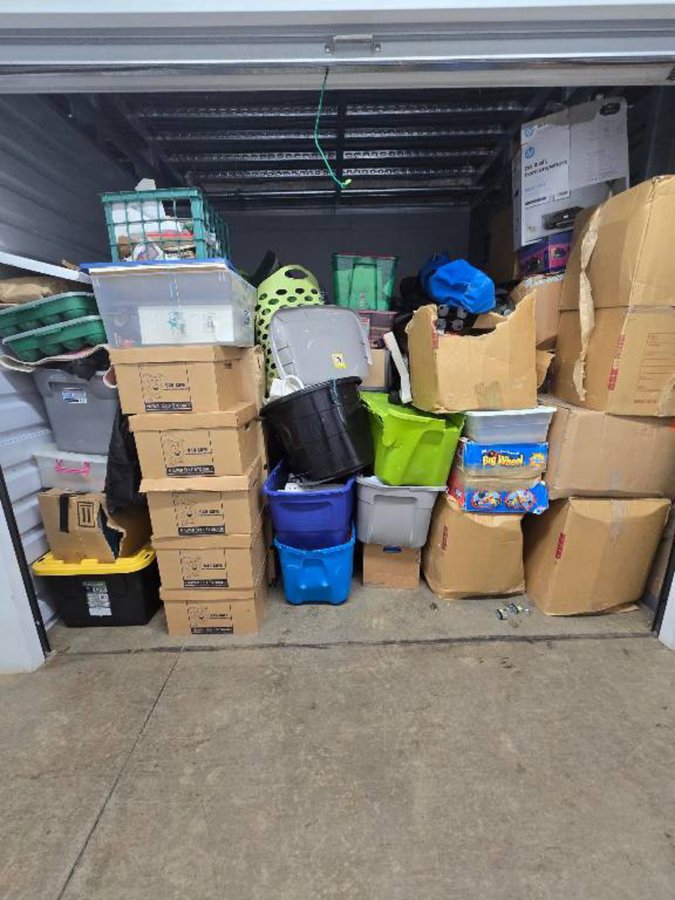 10 x 10 storage unit in Kapolei, HI