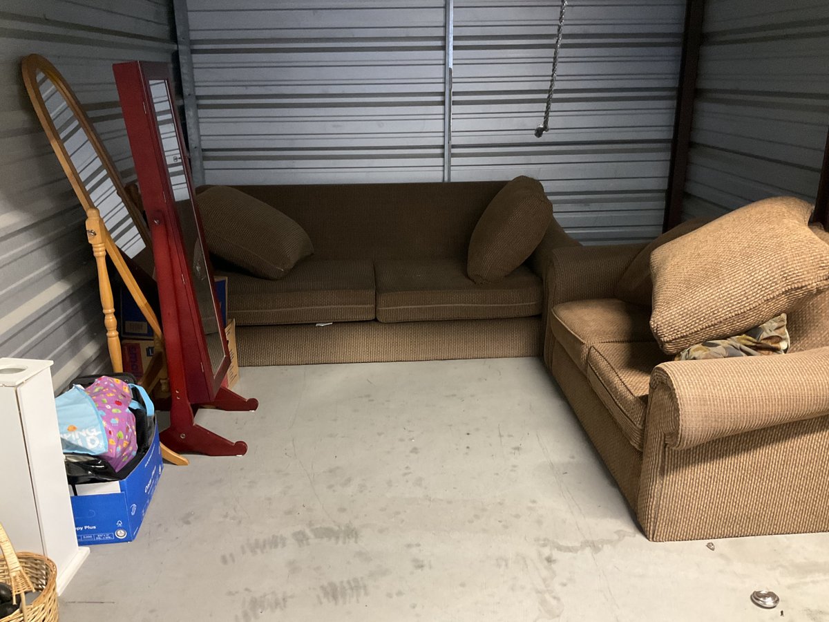 10 x 10 storage unit in Newhall, CA