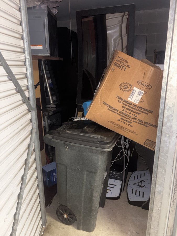 10 x 10 storage unit in Philadelphia, PA