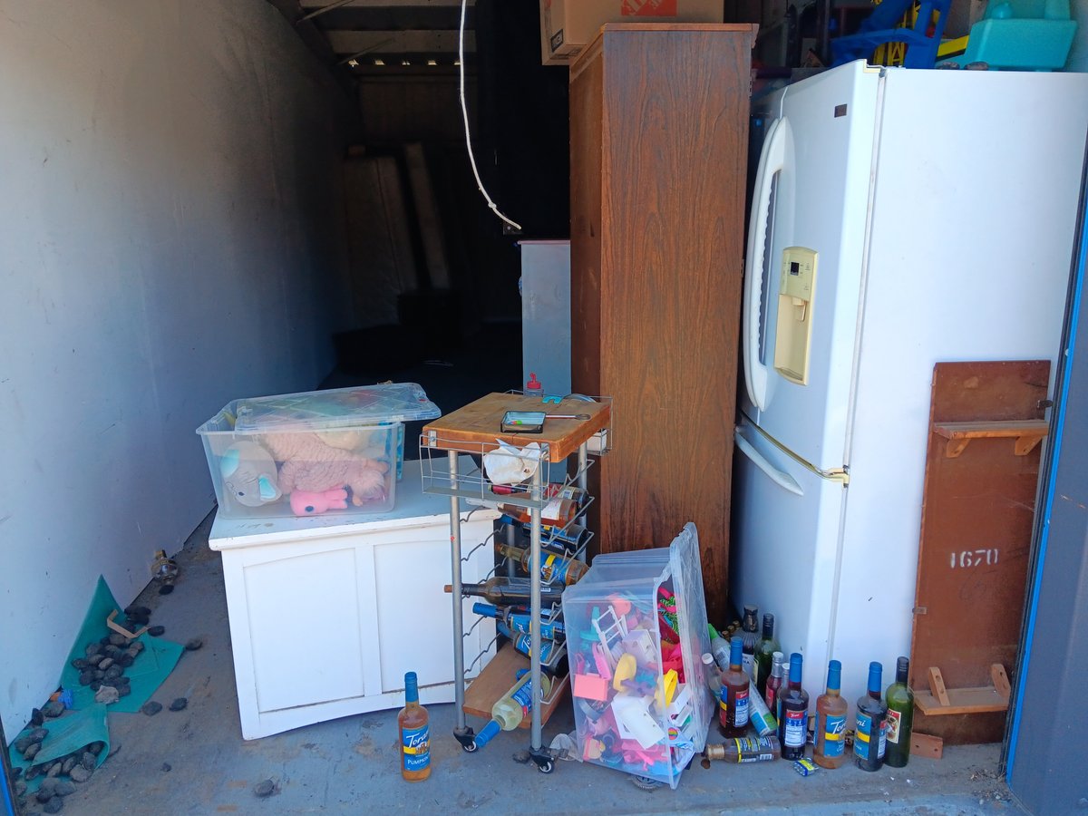 10 x 30 storage unit in Hanford, CA