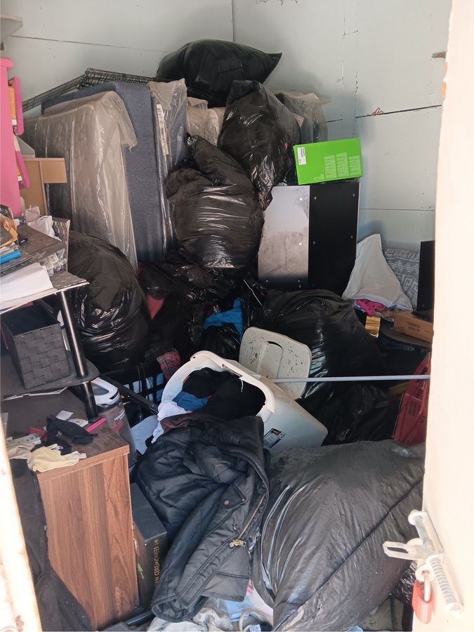 10 x 15 storage unit in Hanford, CA
